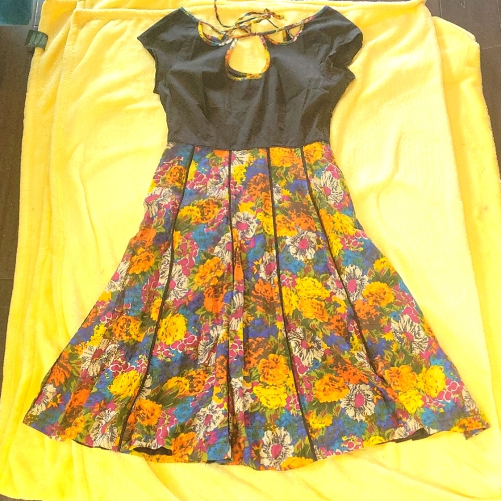 Viola Short Sleeve A-line Dress, Floral Skirt, Black Piping, Key Hole Tie Neck